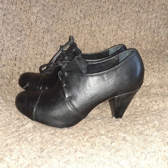 J.SHOES-DIFFUSE-Black Leather Booties/Shooties/Laces-Cap Toe-Sz 6-Excellent - Picture 2 of 7